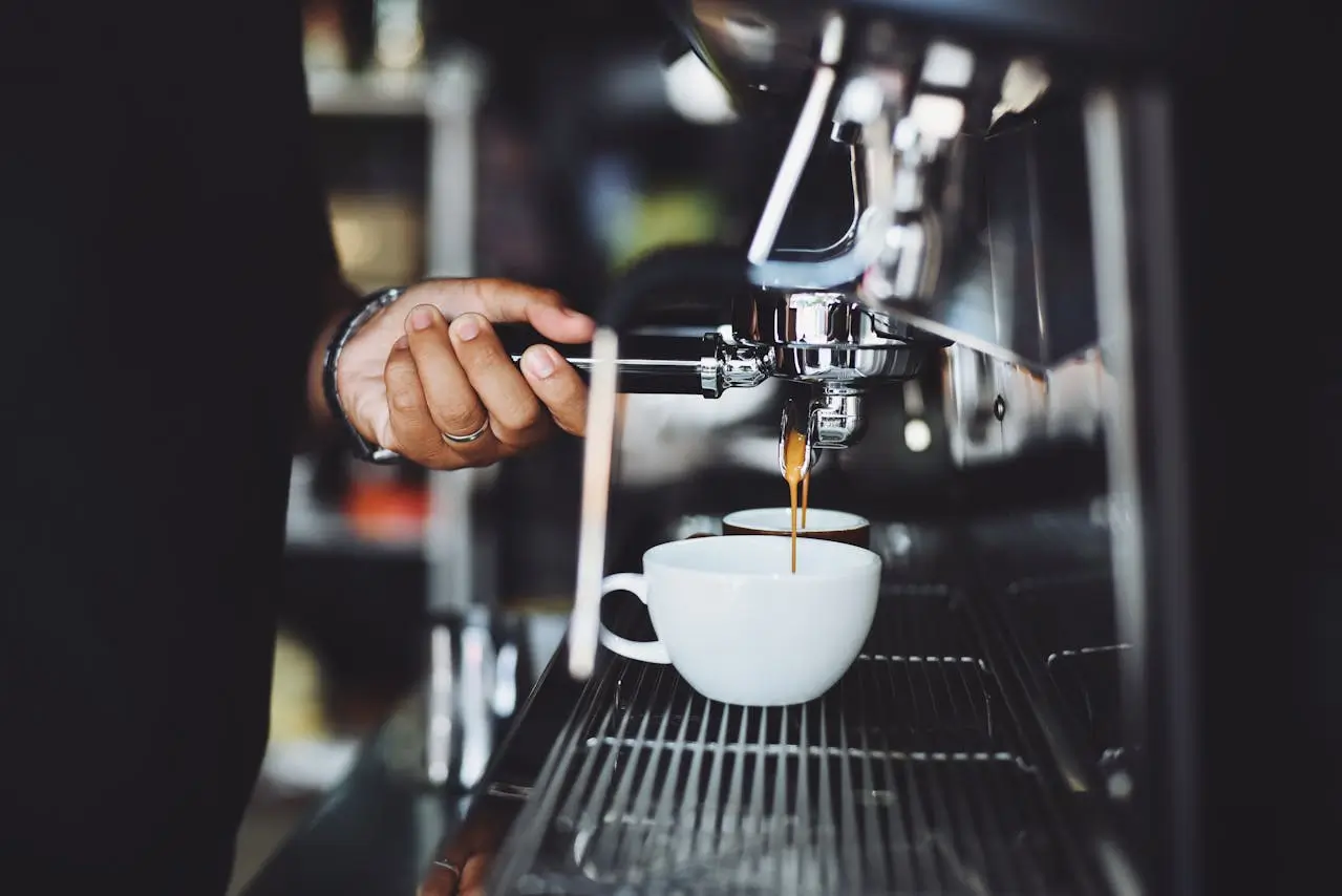 Macchina caffè non esce acqua: cause e soluzioni semplici